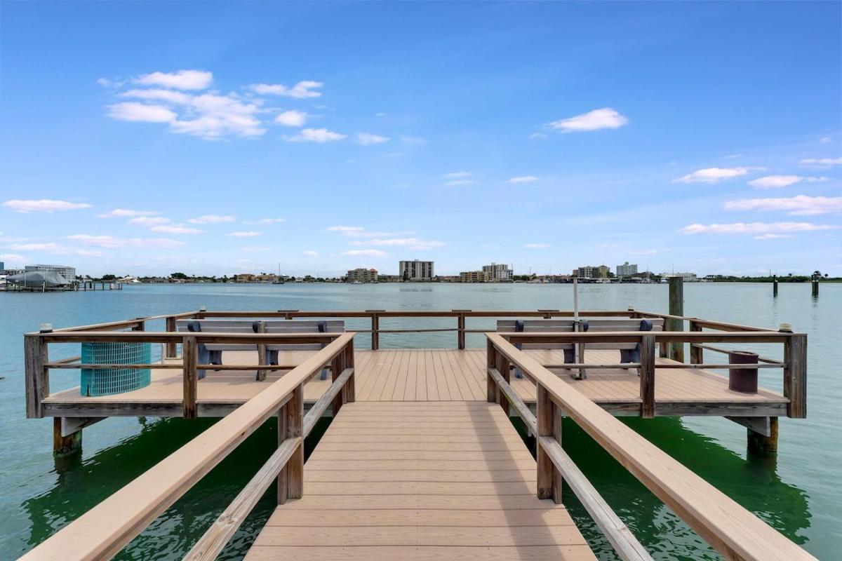 Quiet Corner Suite Heated Pool & 2 Mins 2 Beach Clearwater Beach Exterior photo